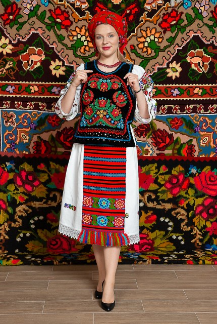 Costum popular femeie Somes cu pene si pieptar infundat