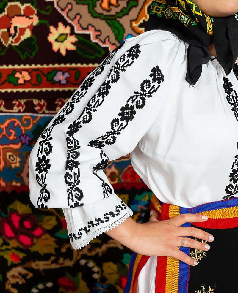 Costum popular femeie – Campia Transilvana