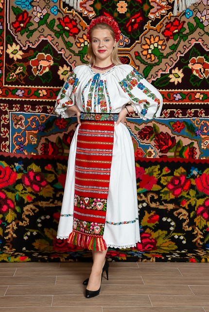 Costum popular femeie - Salauta cu margele