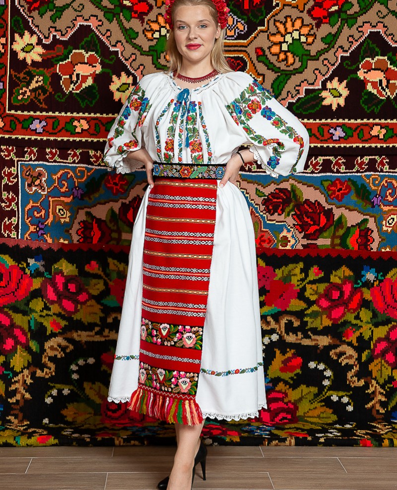 Costum popular femeie - Salauta cu margele