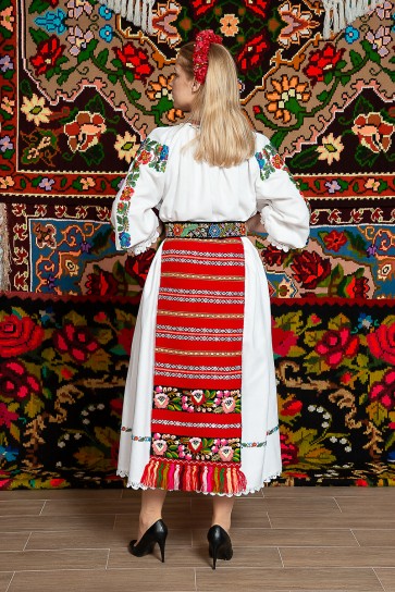 Costum popular femeie - Salauta cu margele