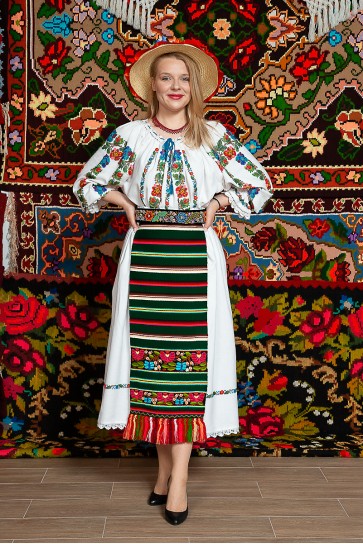 Costum popular femeie - Salauta cu margele