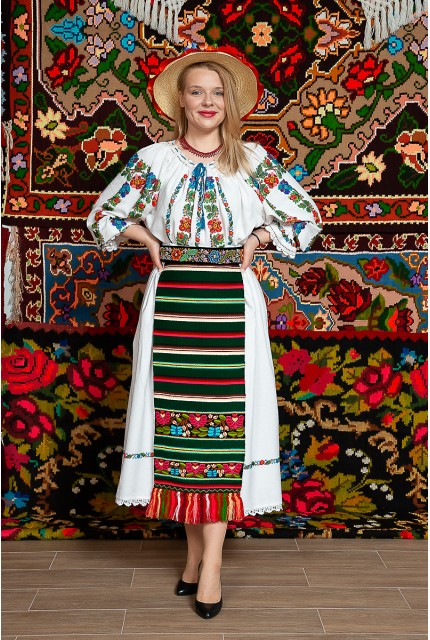 Costum popular femeie - Salauta cu margele