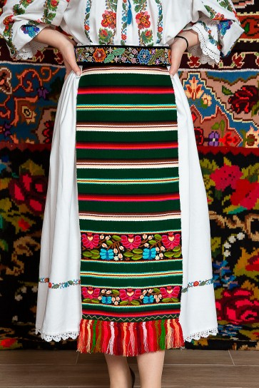 Costum popular femeie - Salauta cu margele