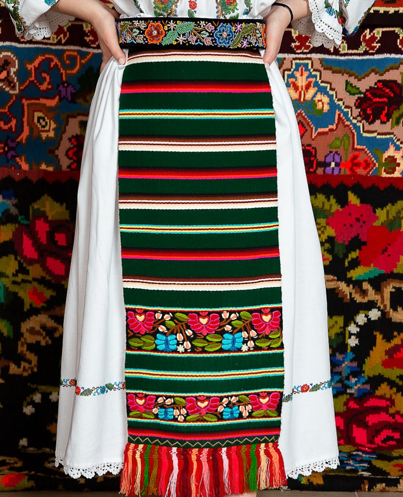 Costum popular femeie - Salauta cu margele