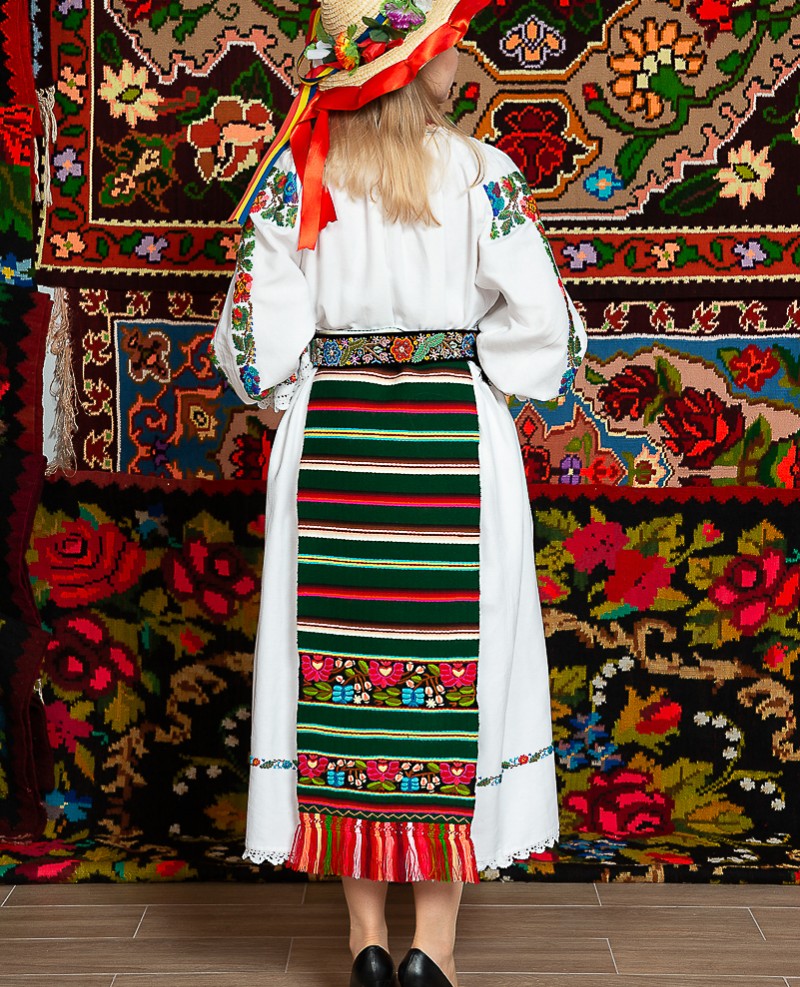 Costum popular femeie - Salauta cu margele