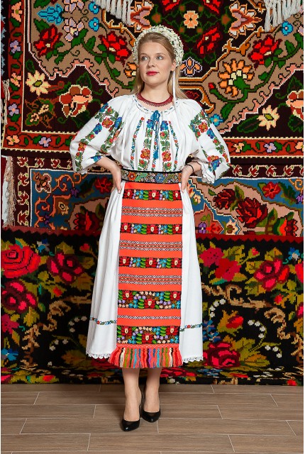 Costum popular femeie - Salauta cu margele