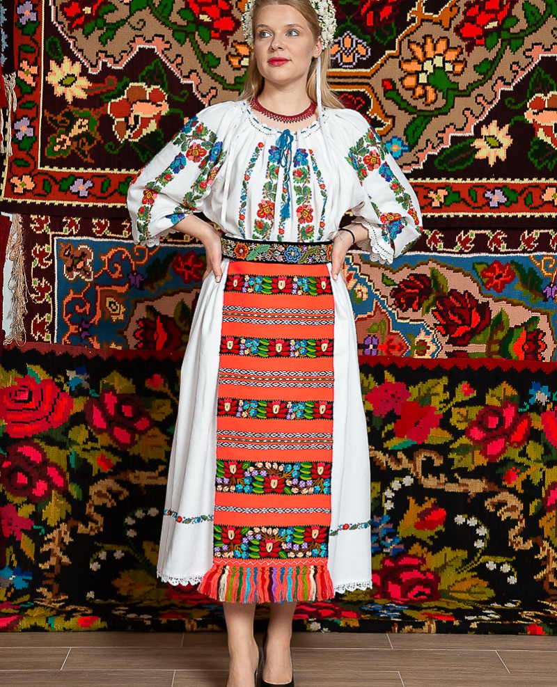 Costum popular femeie - Salauta cu margele