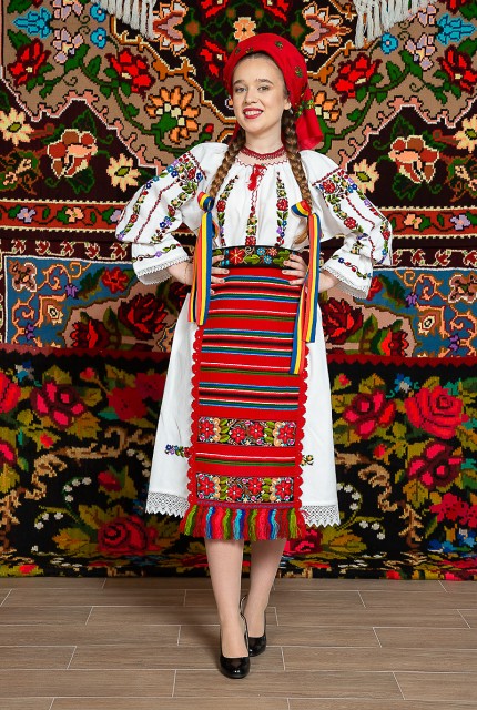 Costum popular femeie - Somes cu pene