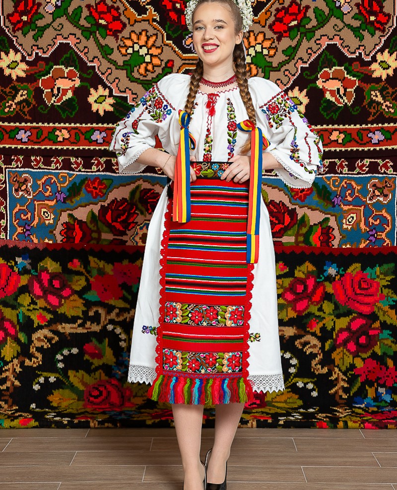 Costum popular femeie - Somes cu pene