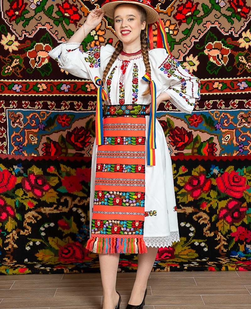 Costum popular femeie - Somes cu pene