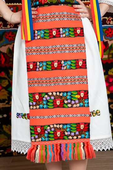 Costum popular femeie - Somes cu pene