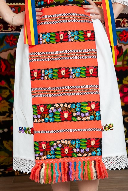 Costum popular femeie - Somes cu pene