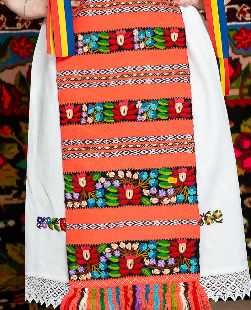 Costum popular femeie - Somes cu pene