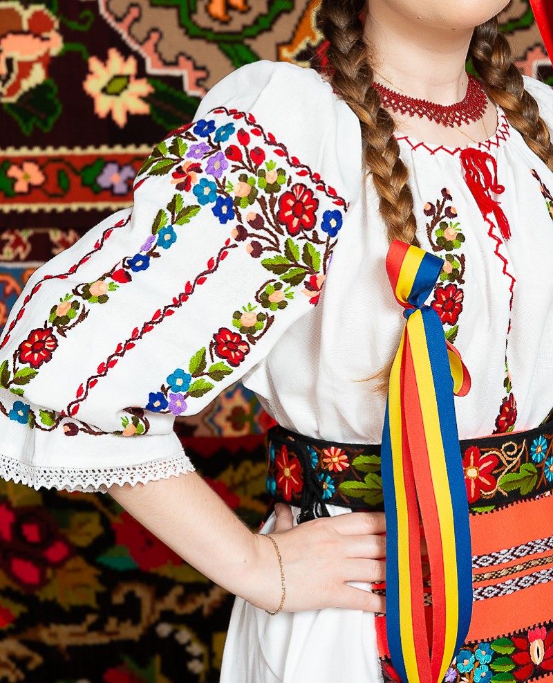 Costum popular femeie - Somes cu pene