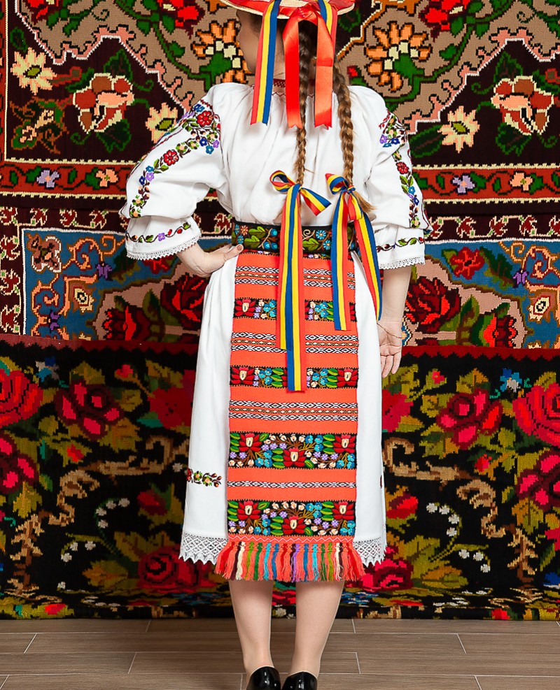 Costum popular femeie - Somes cu pene