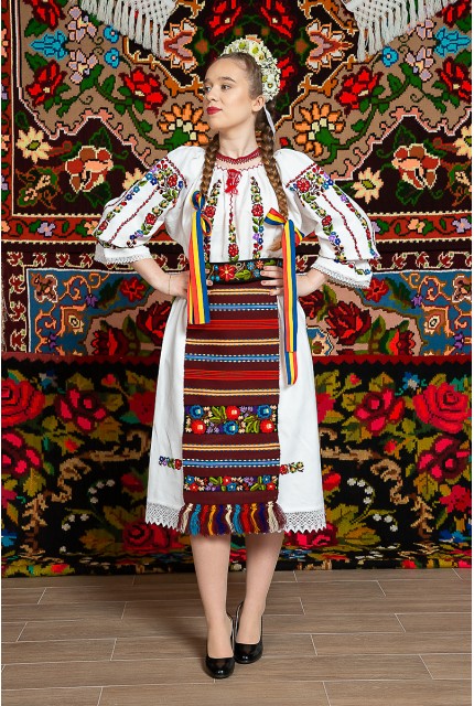 Costum popular femeie - Somes cu pene rosii