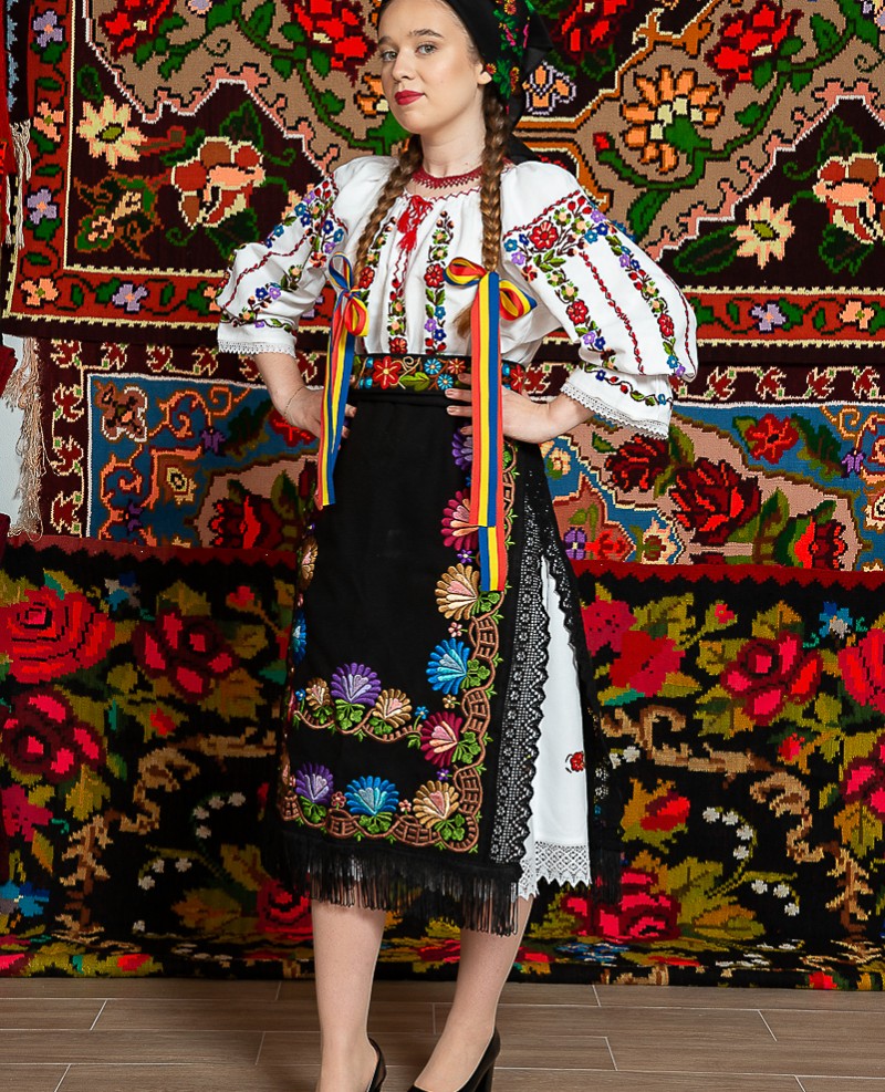 Costum popular femeie - Somes cu pene