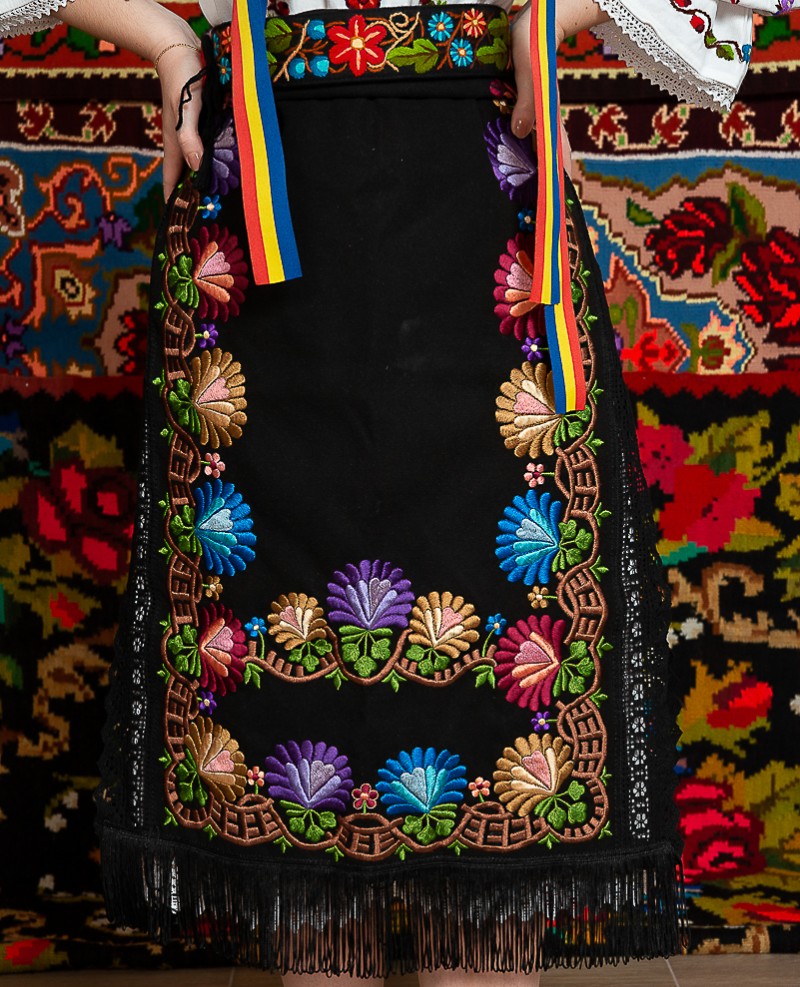 Costum popular femeie - Somes cu pene