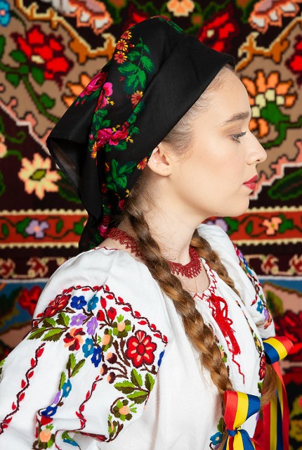 Costum popular femeie - Somes cu pene