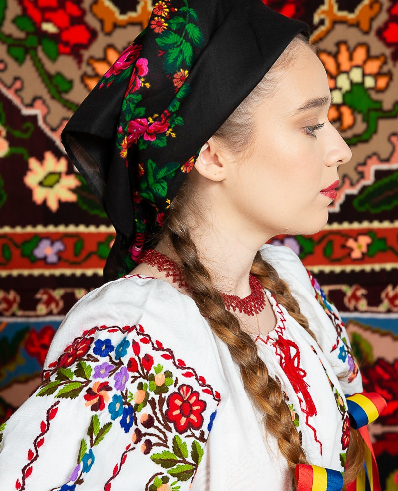 Costum popular femeie - Somes cu pene