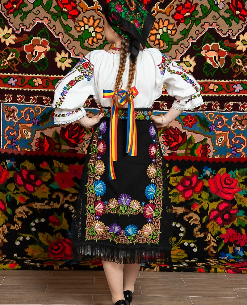 Costum popular femeie - Somes cu pene