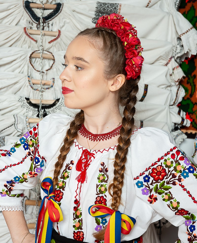 Costum popular femeie - Somes cu pene