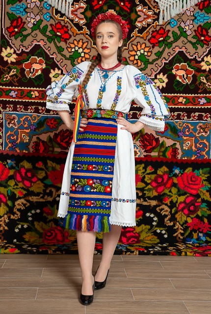 Costum popular femeie - Somes cu pene albastre