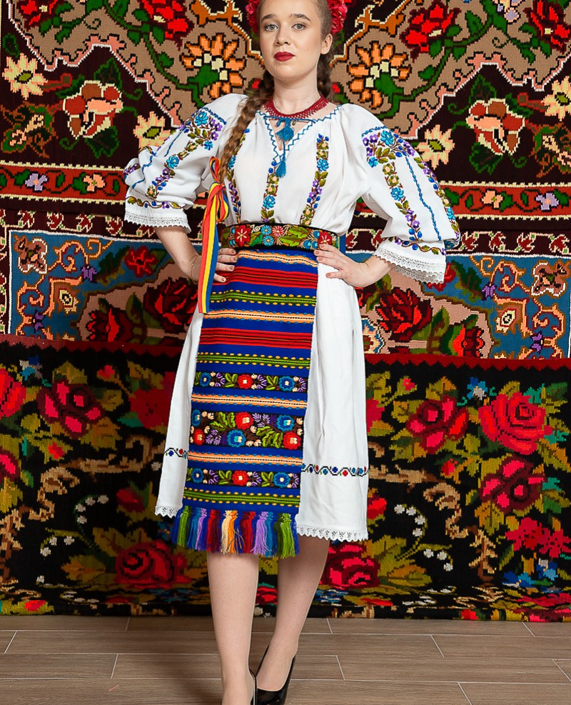 Costum popular femeie - Somes cu pene albastre