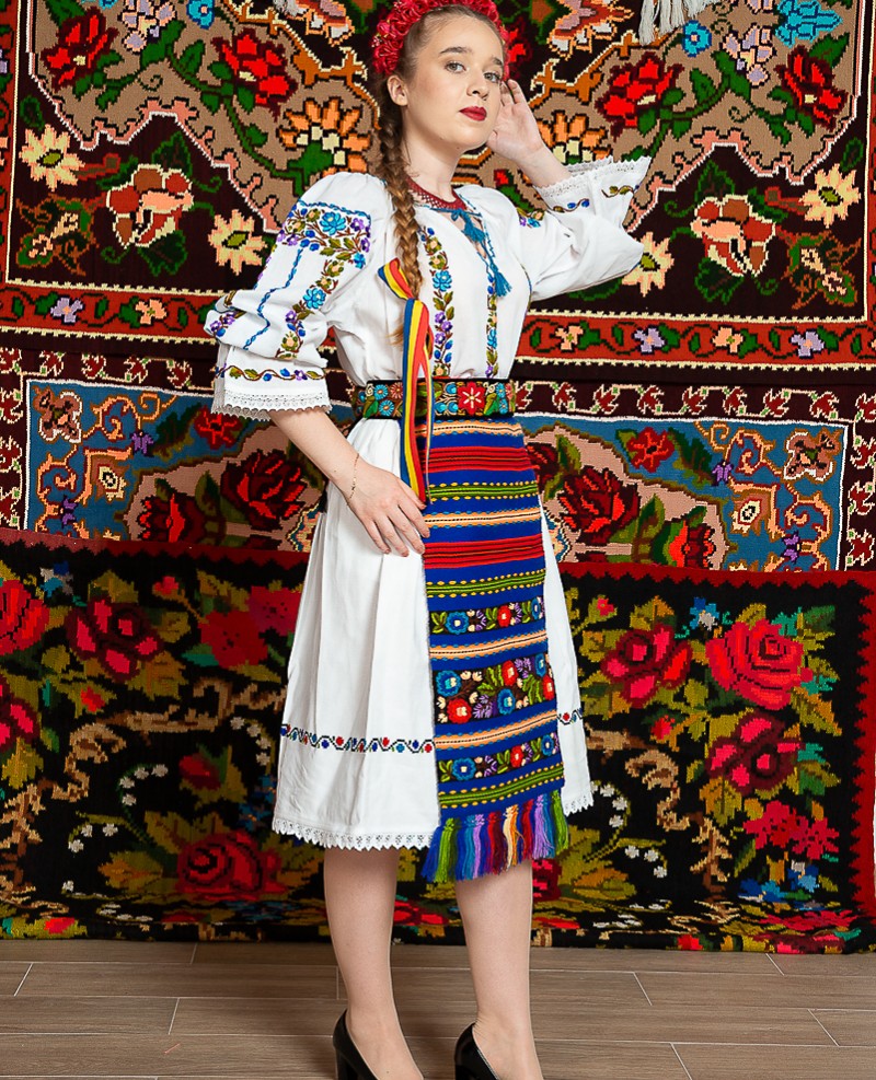 Costum popular femeie - Somes cu pene albastre