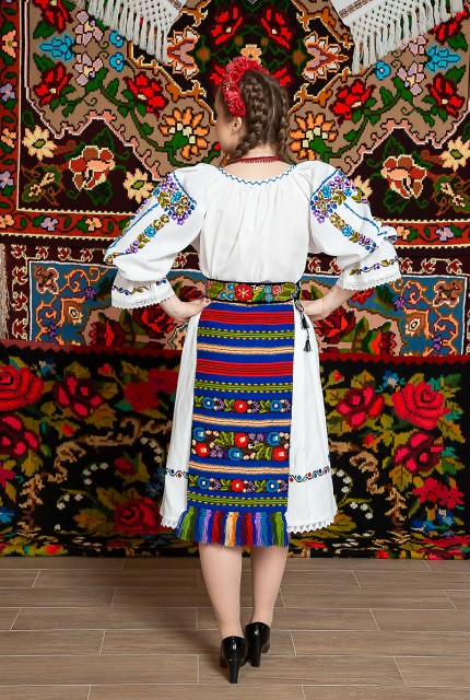 Costum popular femeie - Somes cu pene albastre