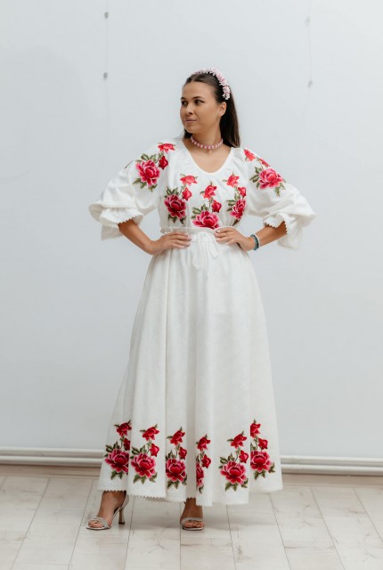 Compleu Mădălina cu trandafiri roșii