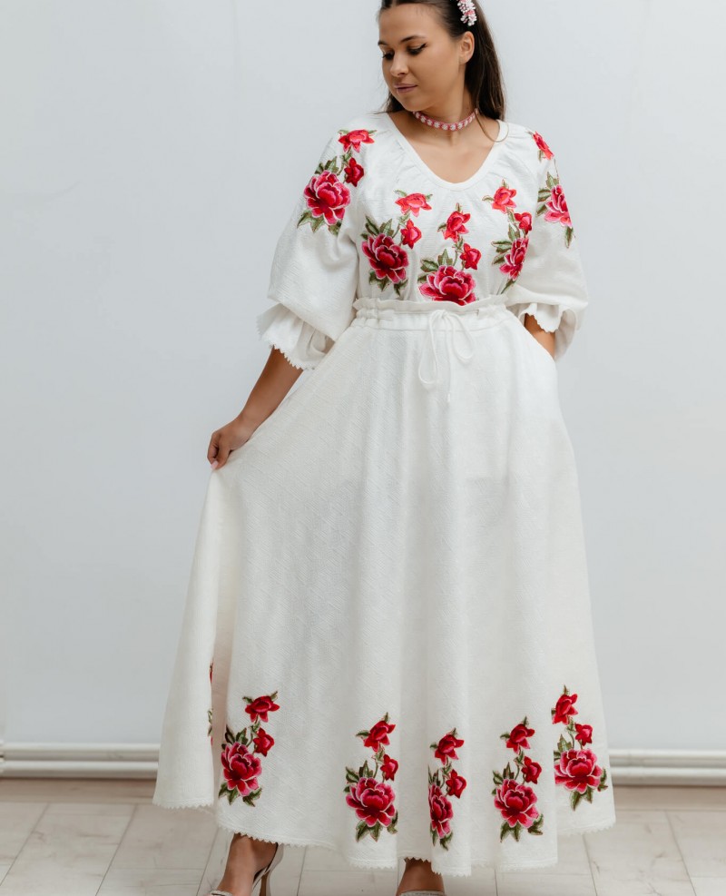 Compleu Mădălina cu trandafiri roșii