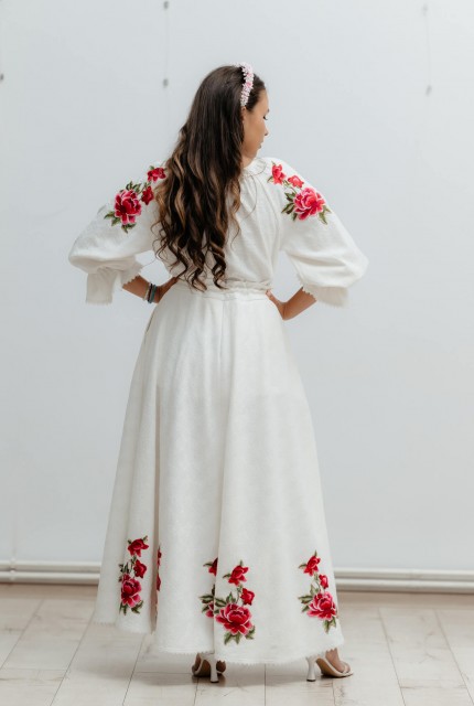 Compleu Mădălina cu trandafiri roșii