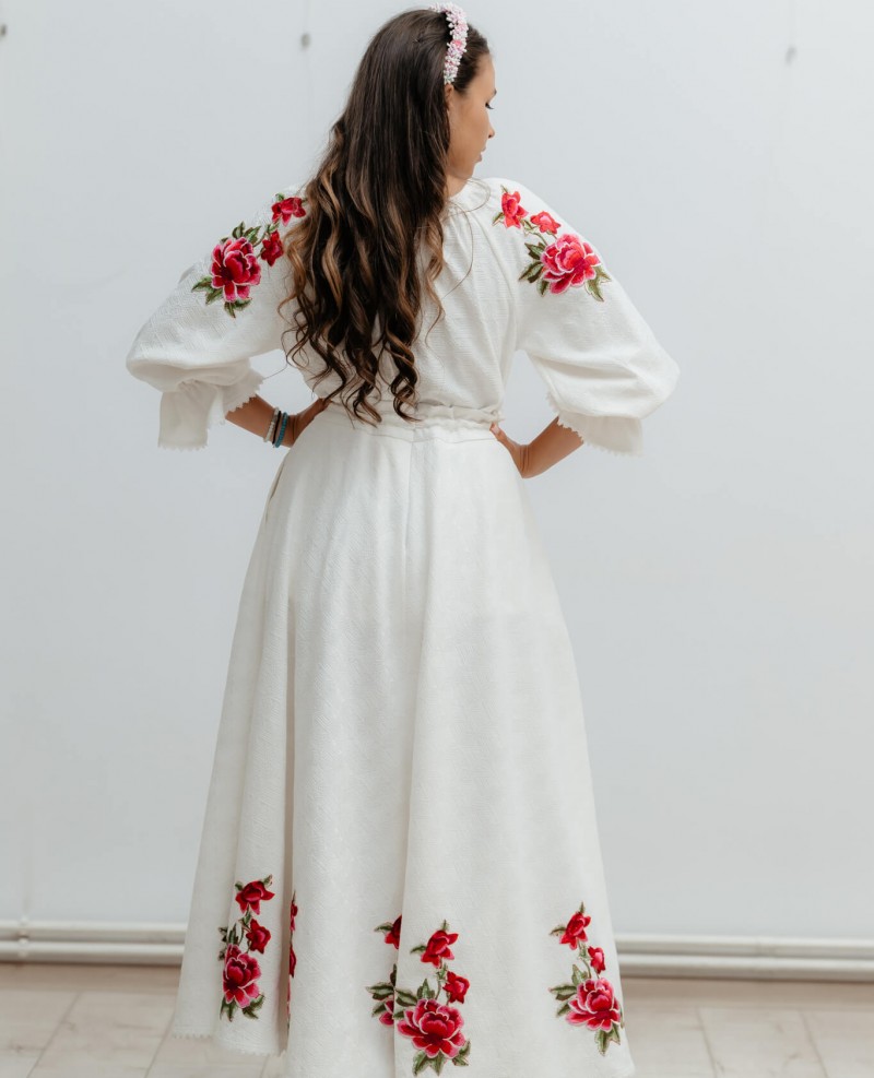 Compleu Mădălina cu trandafiri roșii