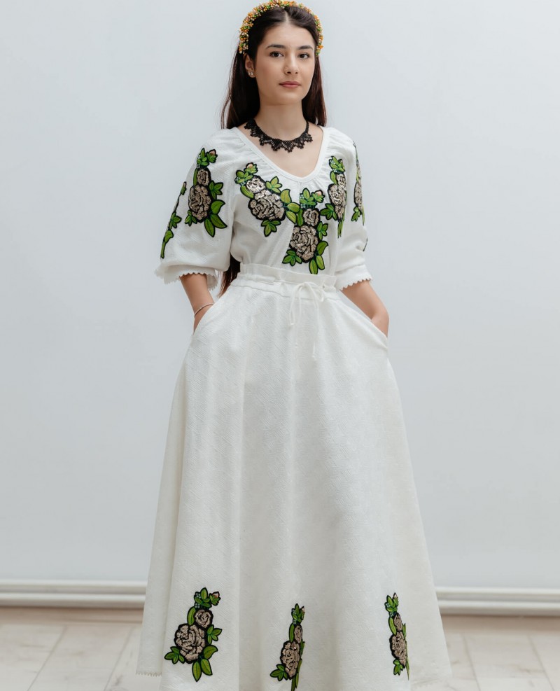 Compleu Madalina cu trandafiri aurii