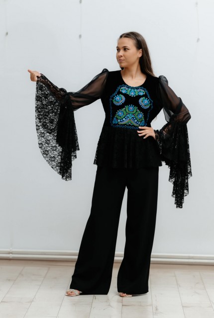 Bluză Gina cu broderie albastră