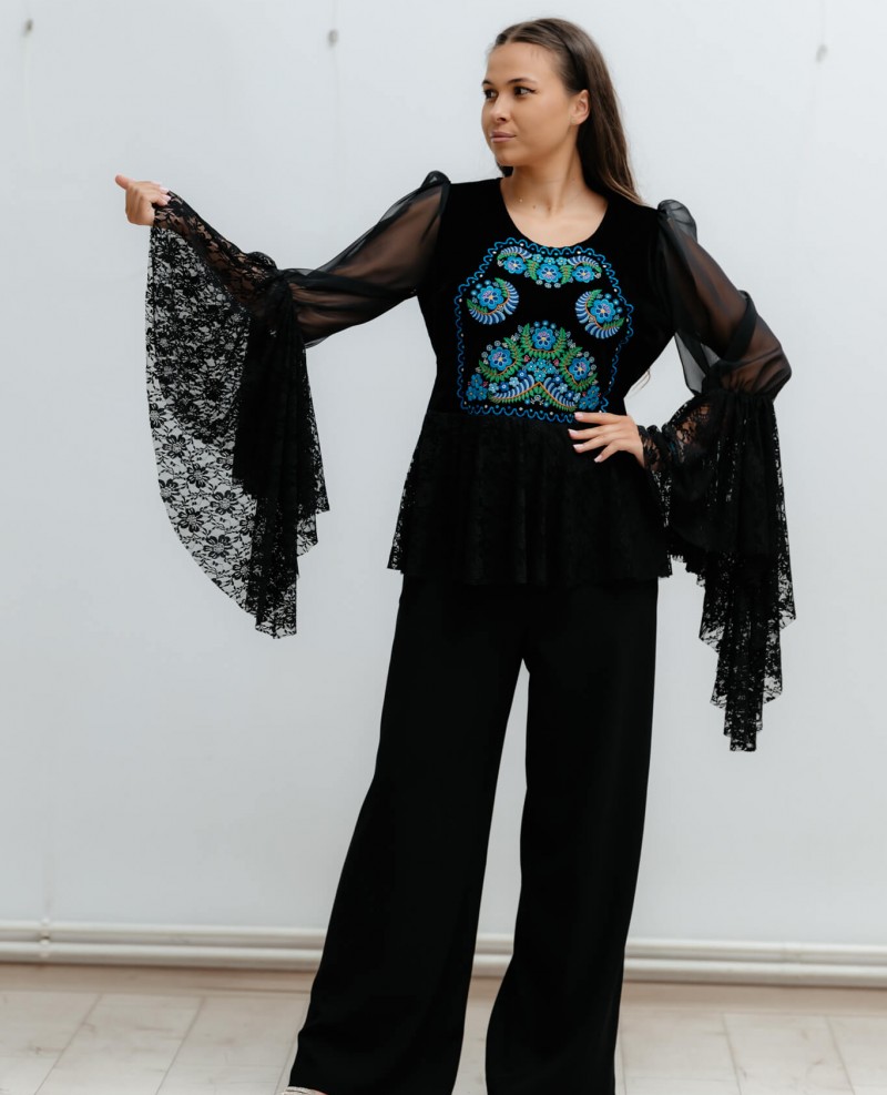 Bluză Gina cu broderie albastră