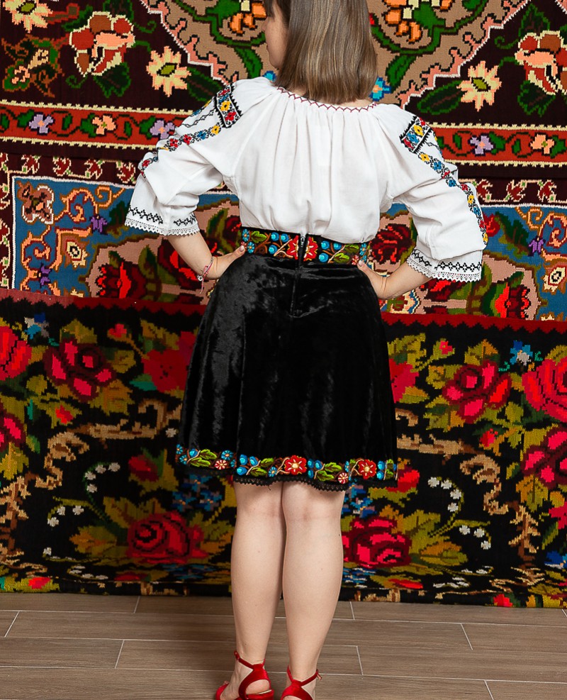 Ie cu maneca lunga - Romana