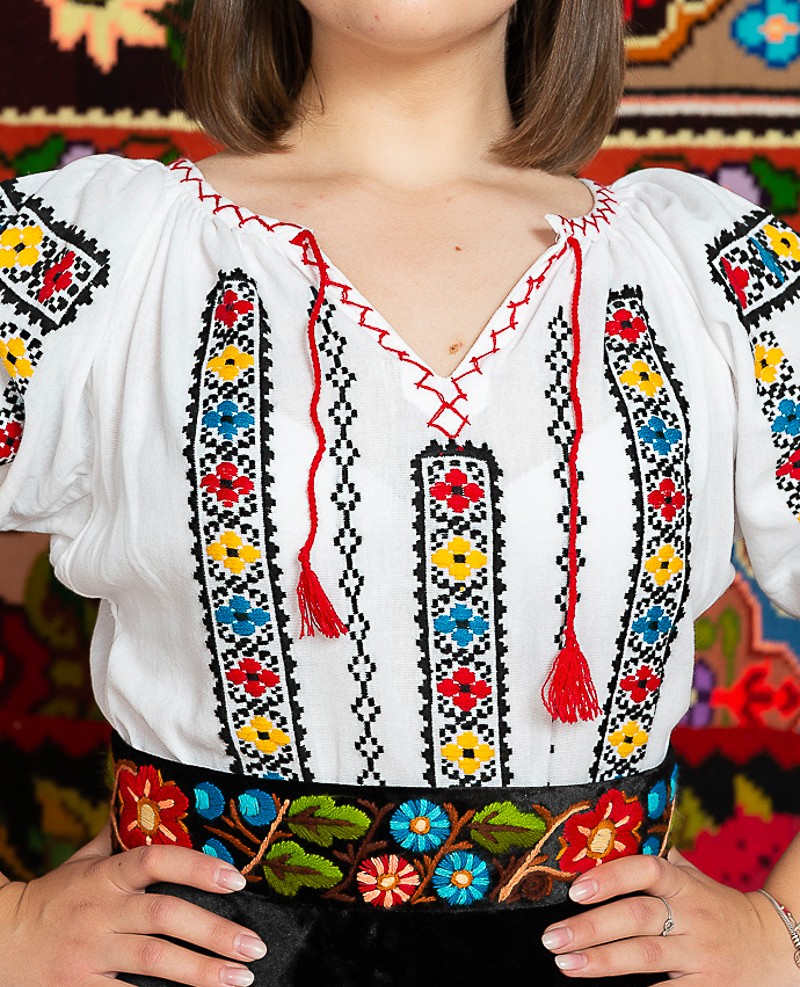 Ie cu maneca lunga - Romana