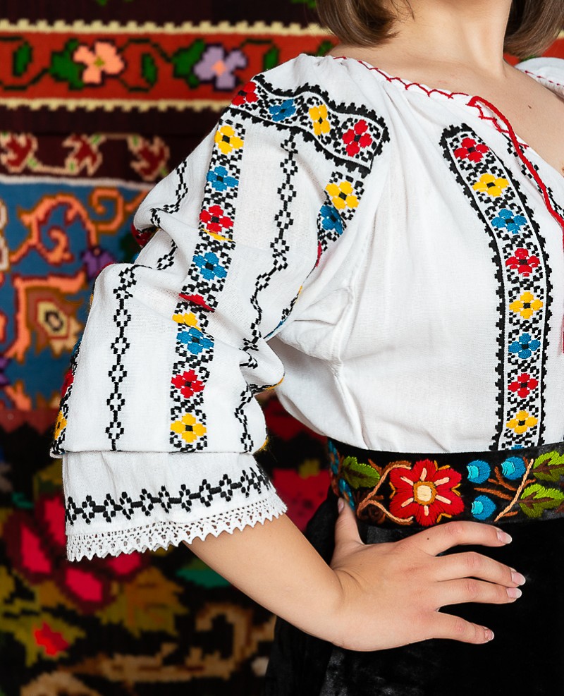 Ie cu maneca lunga - Romana