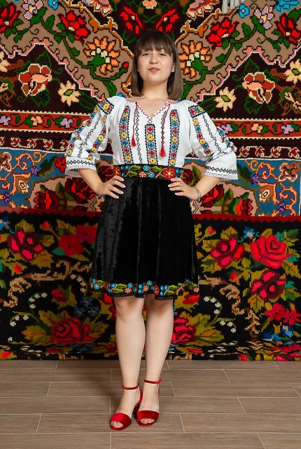 Ie cu maneca lunga - Romana