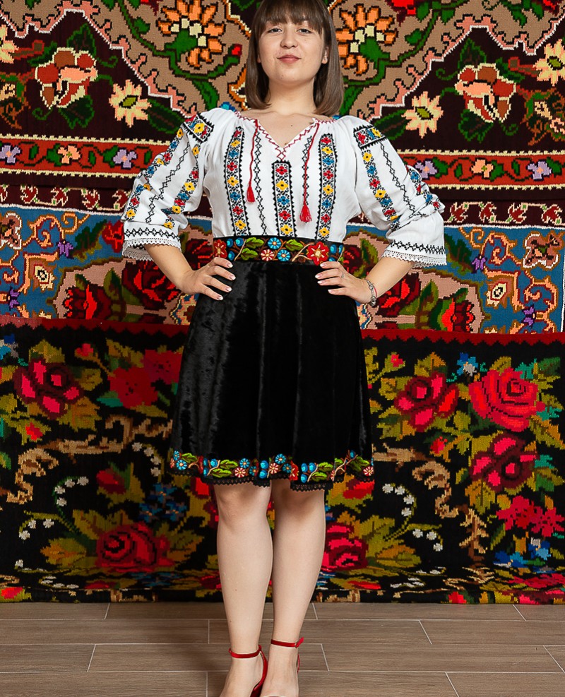 Ie cu maneca lunga - Romana