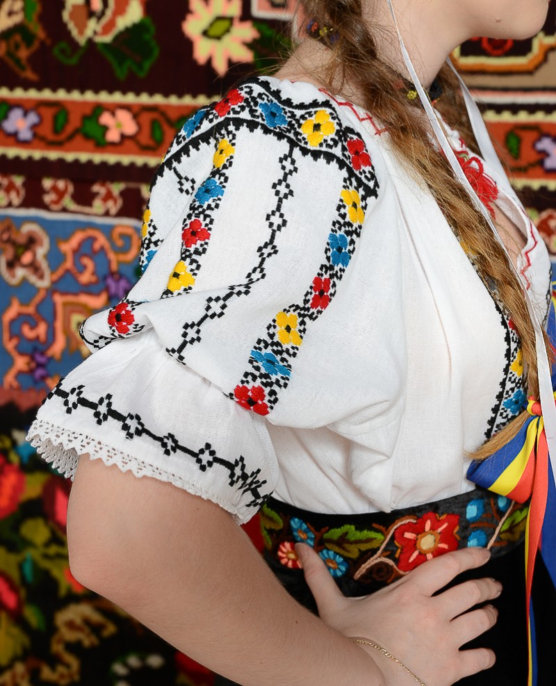 Ie cu maneca scurta - Romana