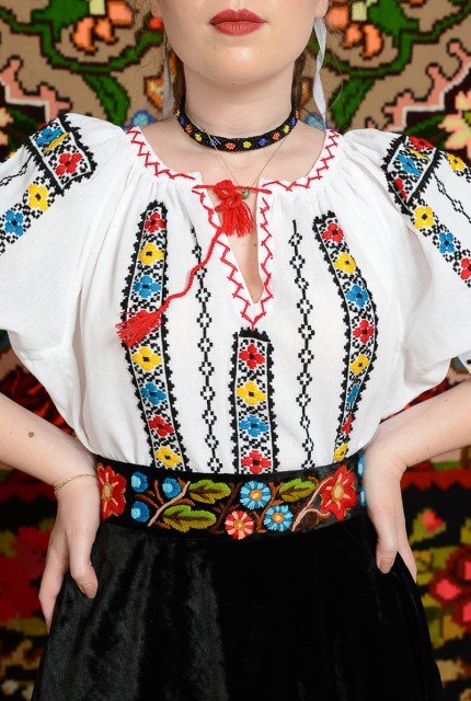 Ie cu maneca scurta - Romana