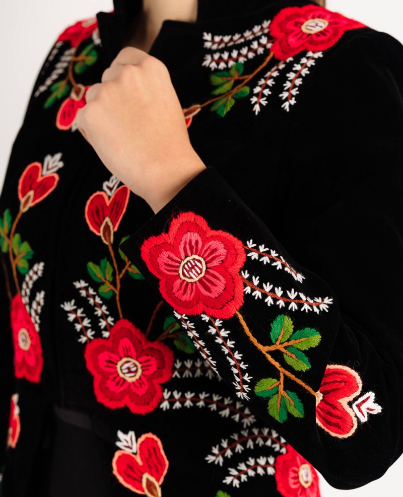 Sacou Virginia rosu din catifea, cusut manual cu motive florale