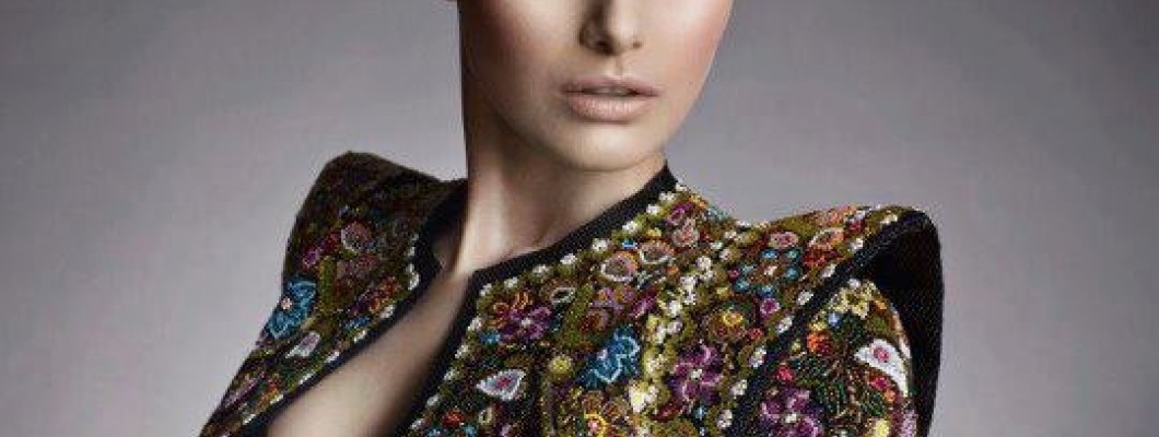 Straiele de sarbatoare ale bunicii, in atentia unui designer de renume. Parada de moda inedita