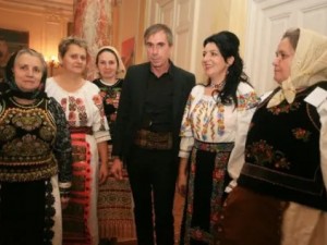 Adevarate comori a descoperit in casele mestesugarilor romani un designer francez, ajuns in tara noastra in urma cu cativa ani.