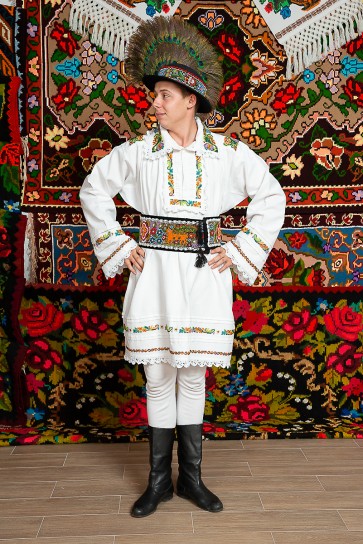 Costum popular barbat Salauta cu margele 