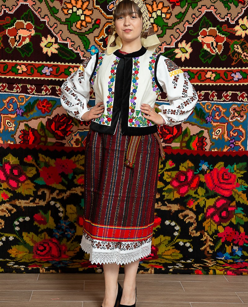 Costum popular femeie  cu ilic – Daniela